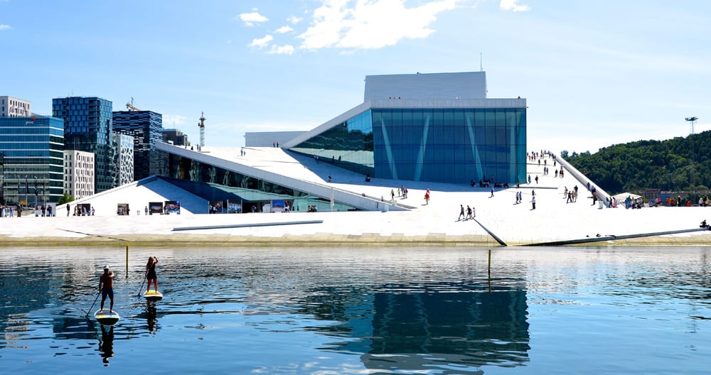 paddling infront of the Oslo opera house on a great day