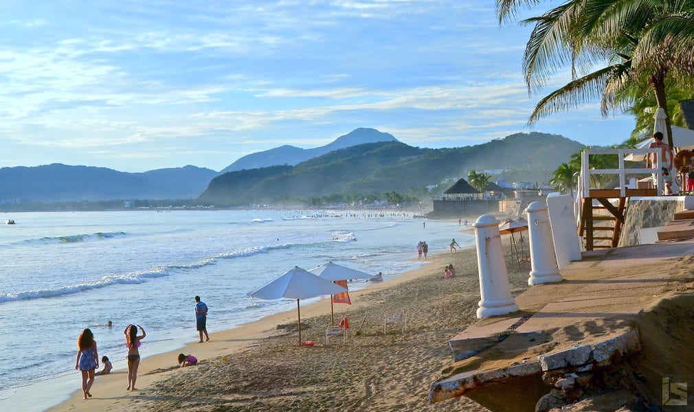 isle-mexico-isle surf crew head to Manzanillo mexico to test out the new paddle boards